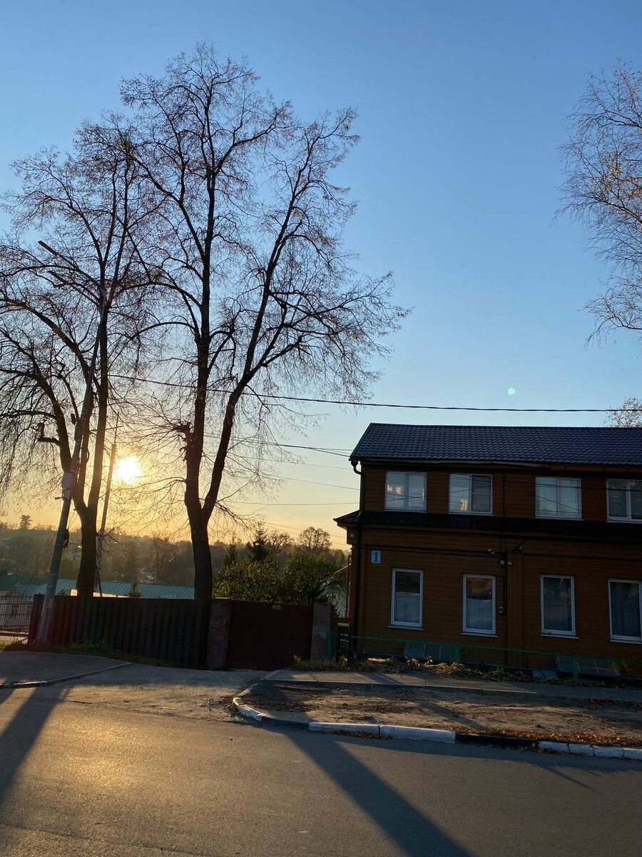 Закат в Сергиевом Посаде, октябрь 2023 года. Личный фотоархив автора.