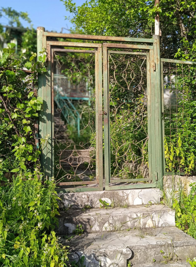 Дом из четырёх комнат + кухня, душевая, туалет и мастерская (!!!).