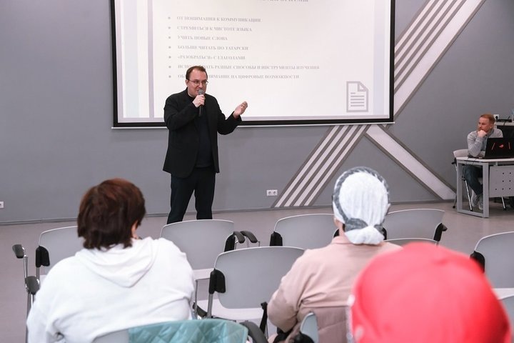 Арзамазов выступил на фестивале «Алмаш», семейном празднике, посвященном татарскому языку. предоставлено пресс-службой мэрии Казани