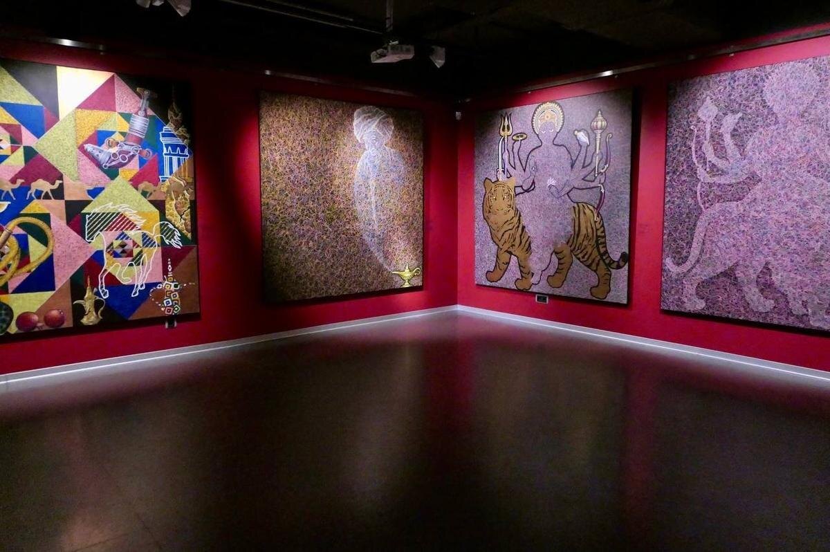 Источник изображения: https://mr-7.ru/articles/2024/06/21/v-erarte-pokazali-tsvetastye-sviazuiushchie-niti-rene-reza-news 