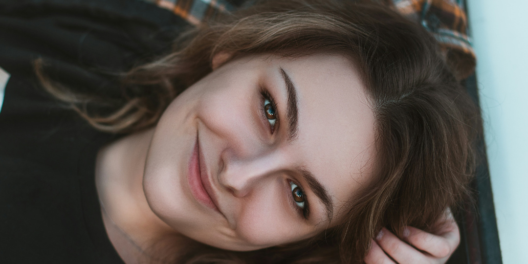 В овечьей шкуре: 7 точных сигналов, что человек вам завидует, даже если улыбается и пытается помогать