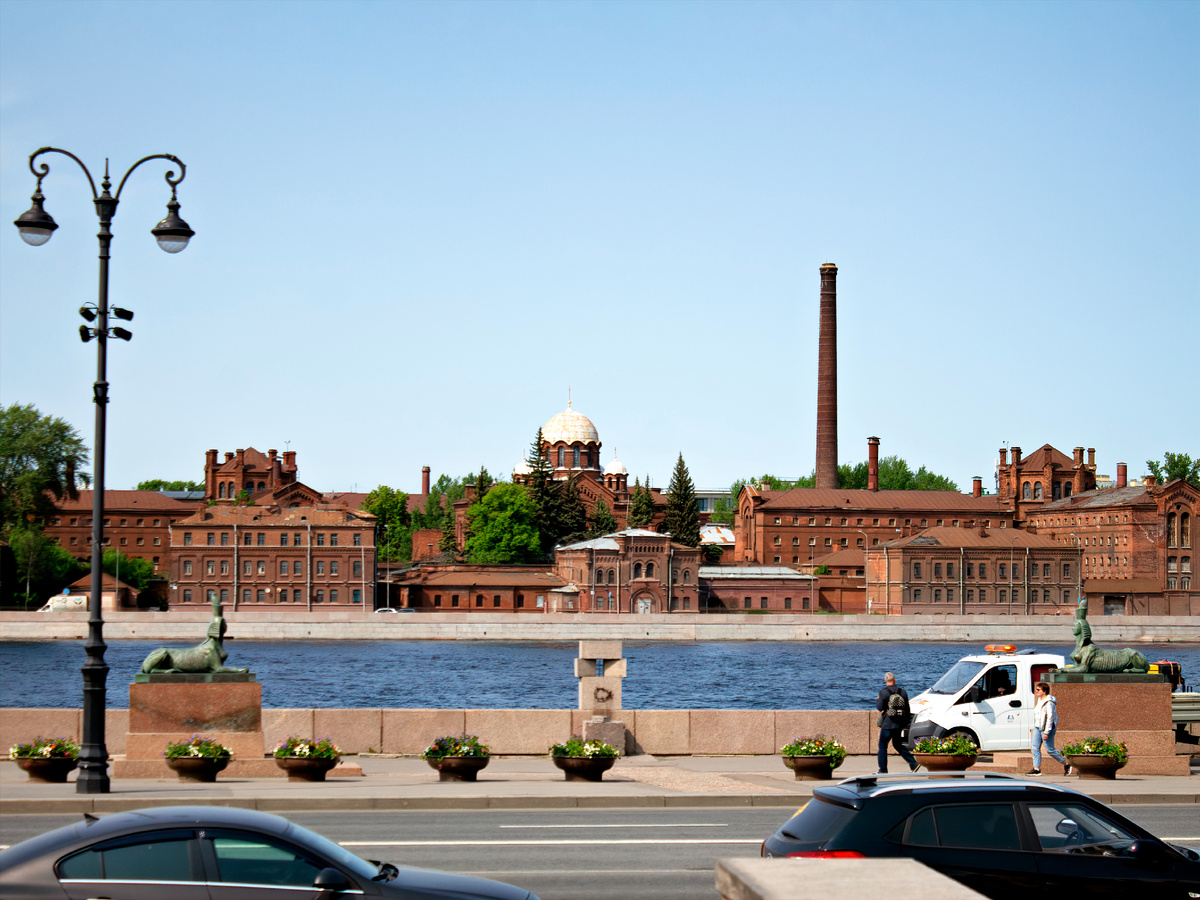 Воскресенская набережная. Сфинксы и Кресты