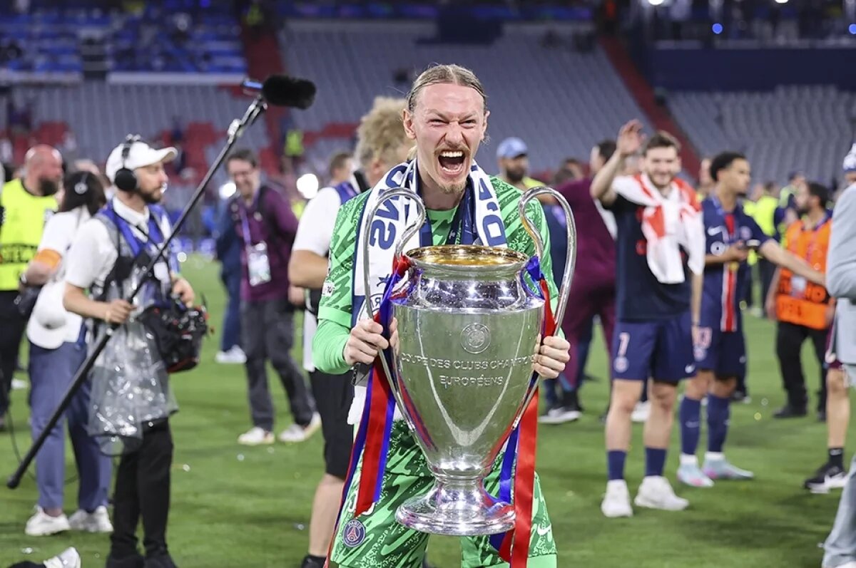    Матвей Сафонов - далеко не первый россиянин, поднявший над головой главный трофей Лиги чемпионов.