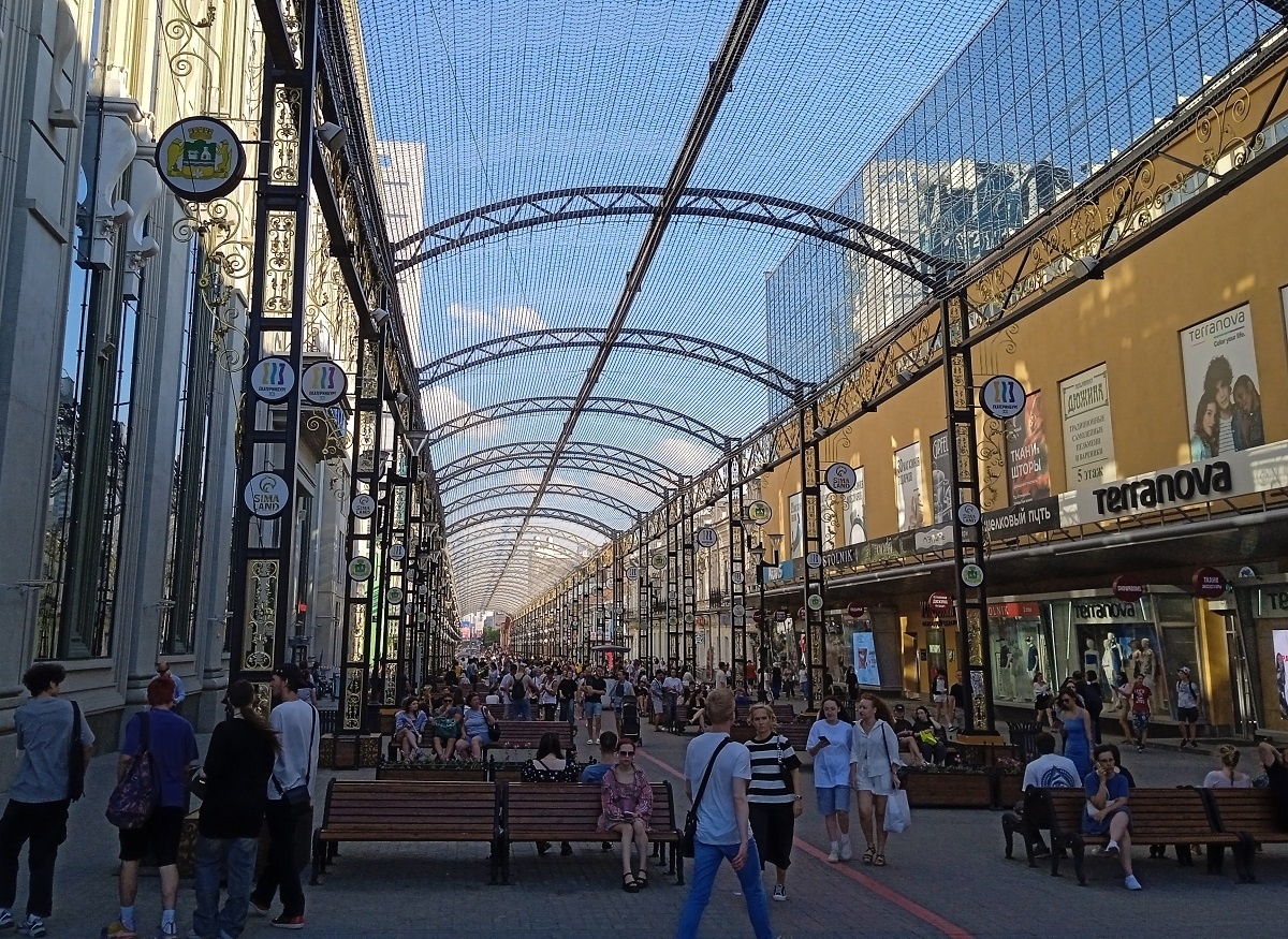 Тот самый уральский Арбат, которому много кто не рад. Фото: канал Мир глазами курьера