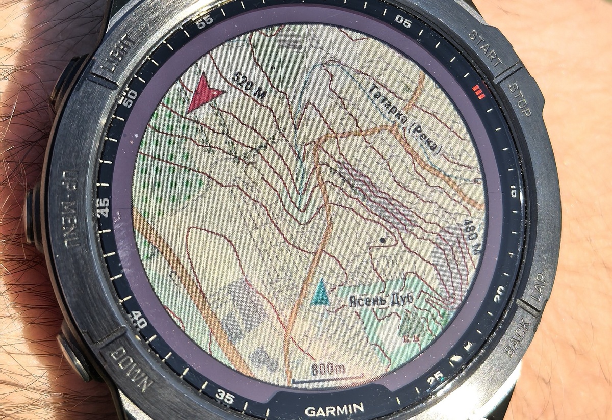 Изогипсы на топографической карте в часах Garmin