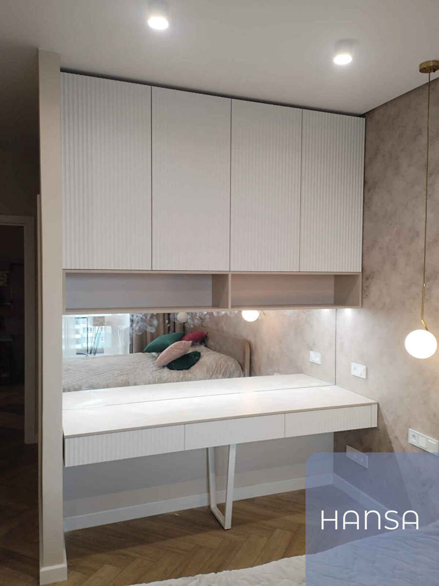 Письменный стол в спальню