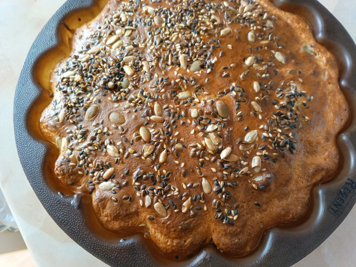 фото автора: ленивый заливной пирог с тунцом и луком