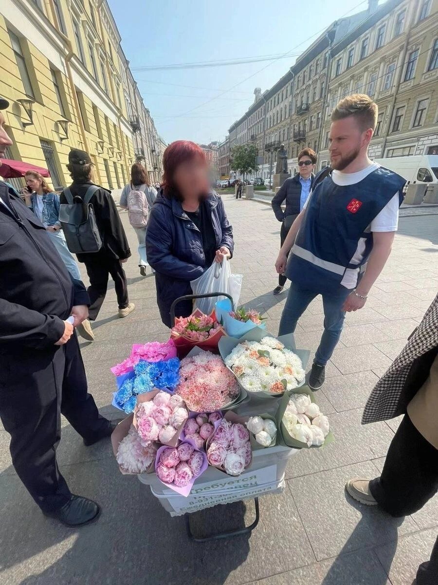    Незаконная торговля в центре Петербурга Фото: VK-паблик Комитета по вопросам законности, правопорядка и безопасности Правительства СПб.