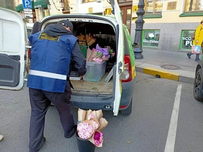    Незаконная торговля в центре Петербурга Фото: VK-паблик Комитета по вопросам законности, правопорядка и безопасности Правительства СПб.