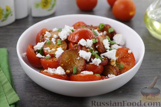 редис, лук репчатый красный, помидоры черри, сыр фета, горчица зернистая, масло растительное, чеснок, паприка молотая, сахар или мёд, соль, перец чёрный молотый, зо вкусу Зеленый лук