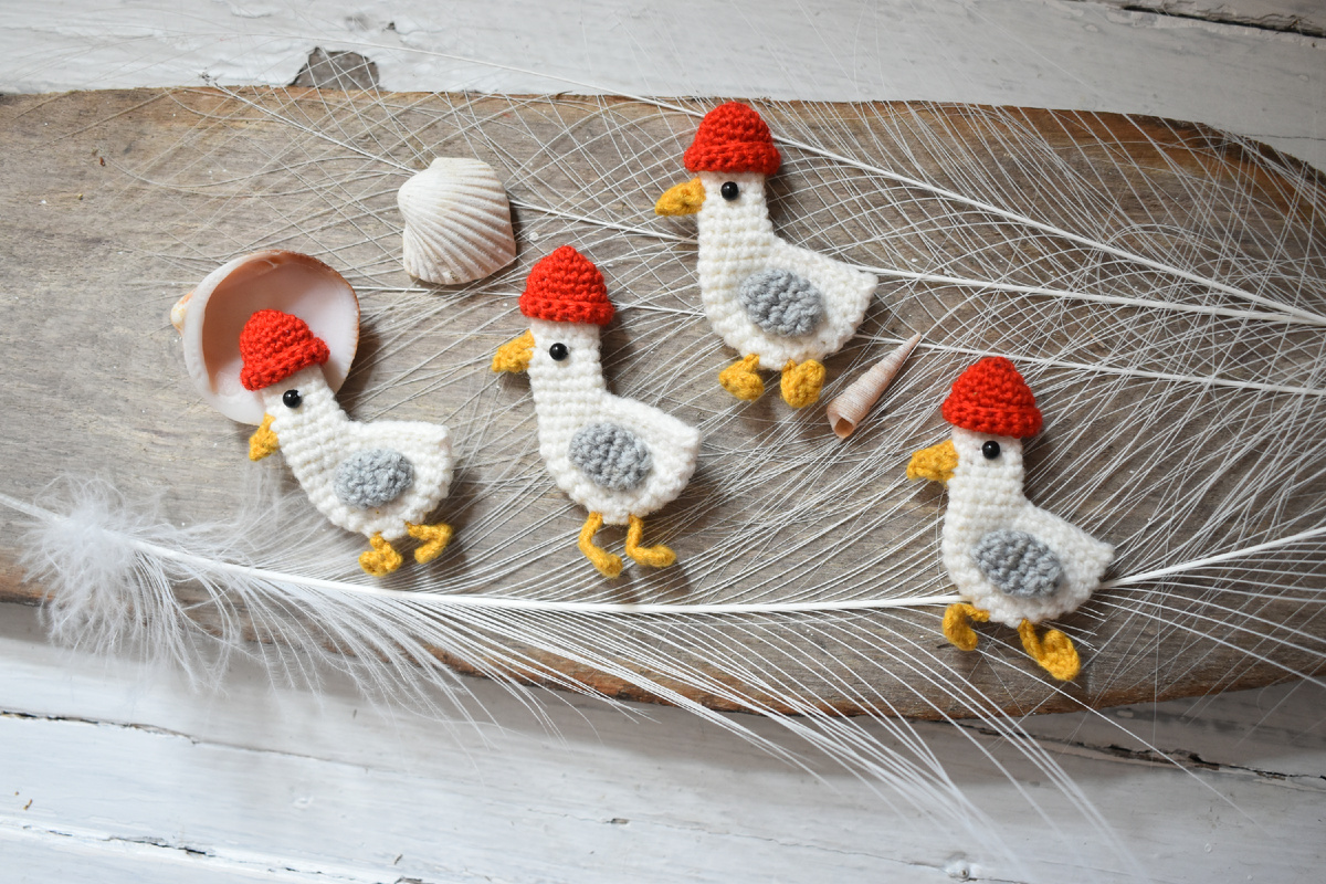 Вязаный крючком сувенир-магнитик на хородильник