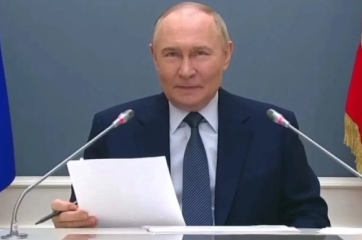    Путин предложил запустить программу «Детская книжная карта» с 2026 года