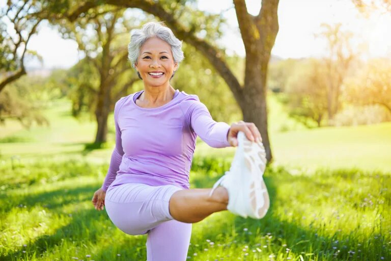 Возраст — это Просто Число: Как Вернуть Силу и Энергию Ногам После 60