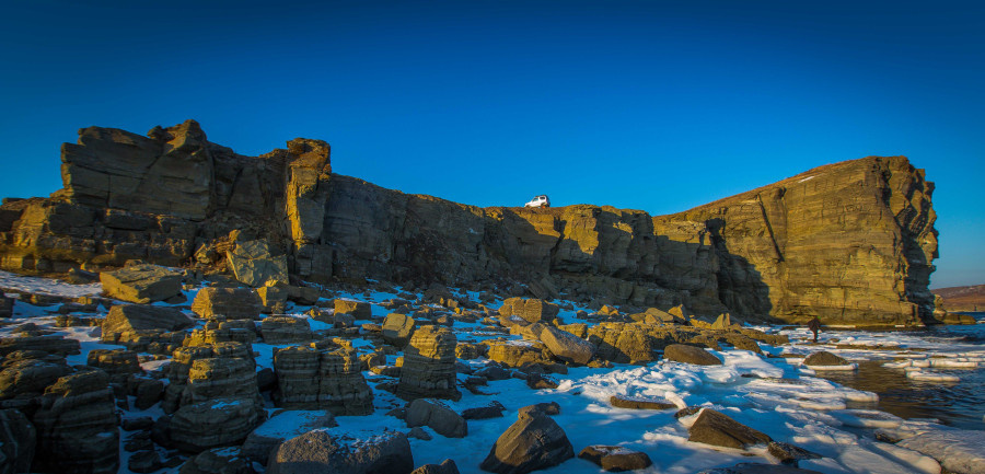 Есть два огромных плюса попасть на мыс Тобизина зимой - это...
