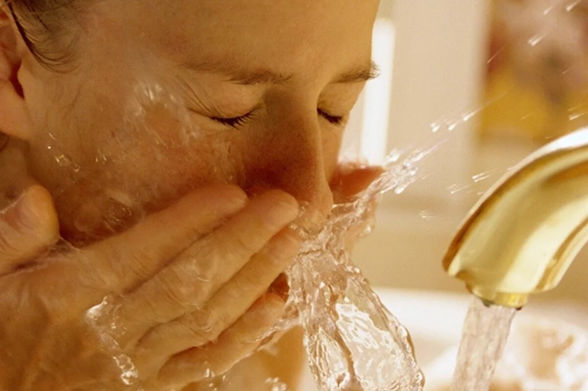    Онищенко объяснил смерть женщины после промывания носа водой из крана