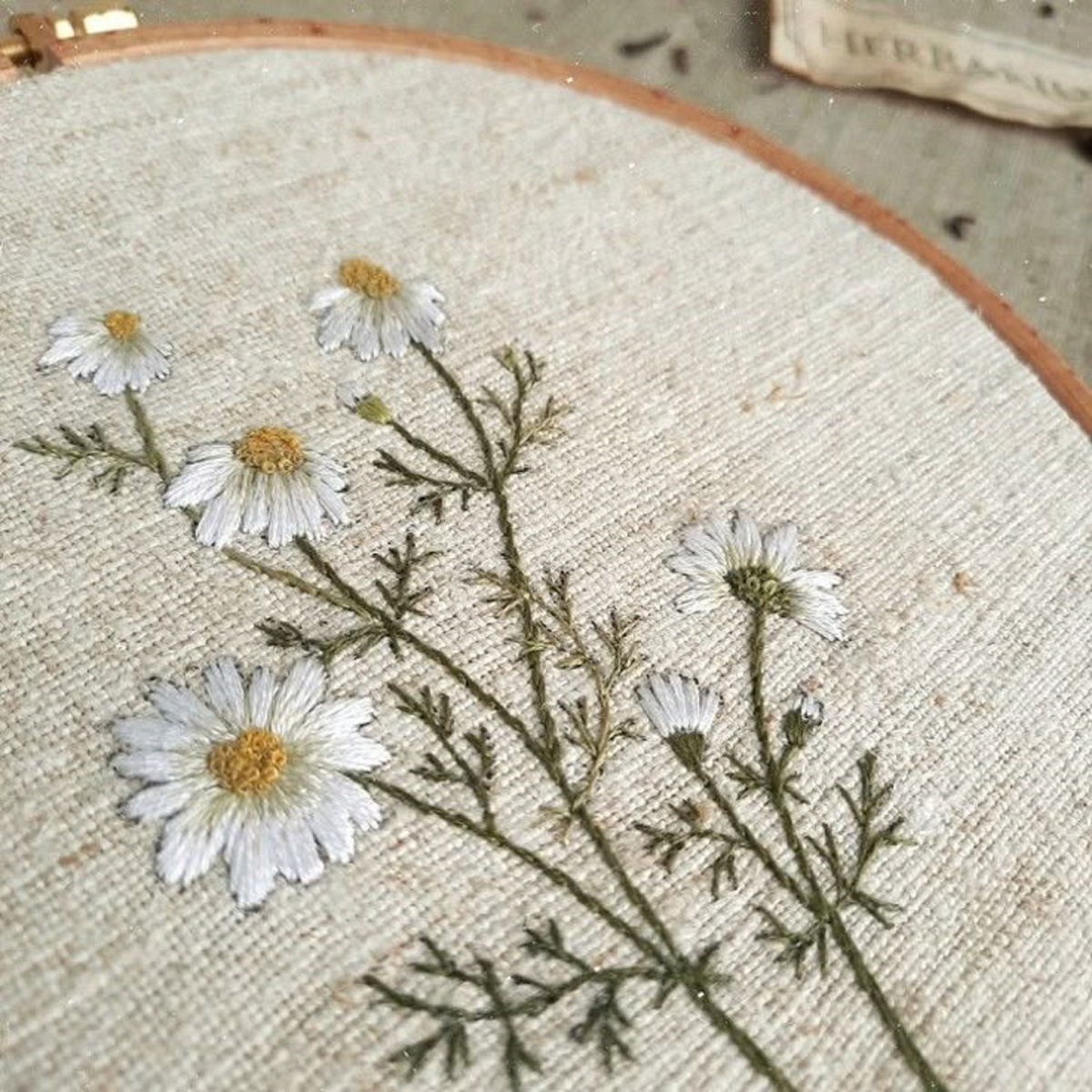 Ромашки гладью