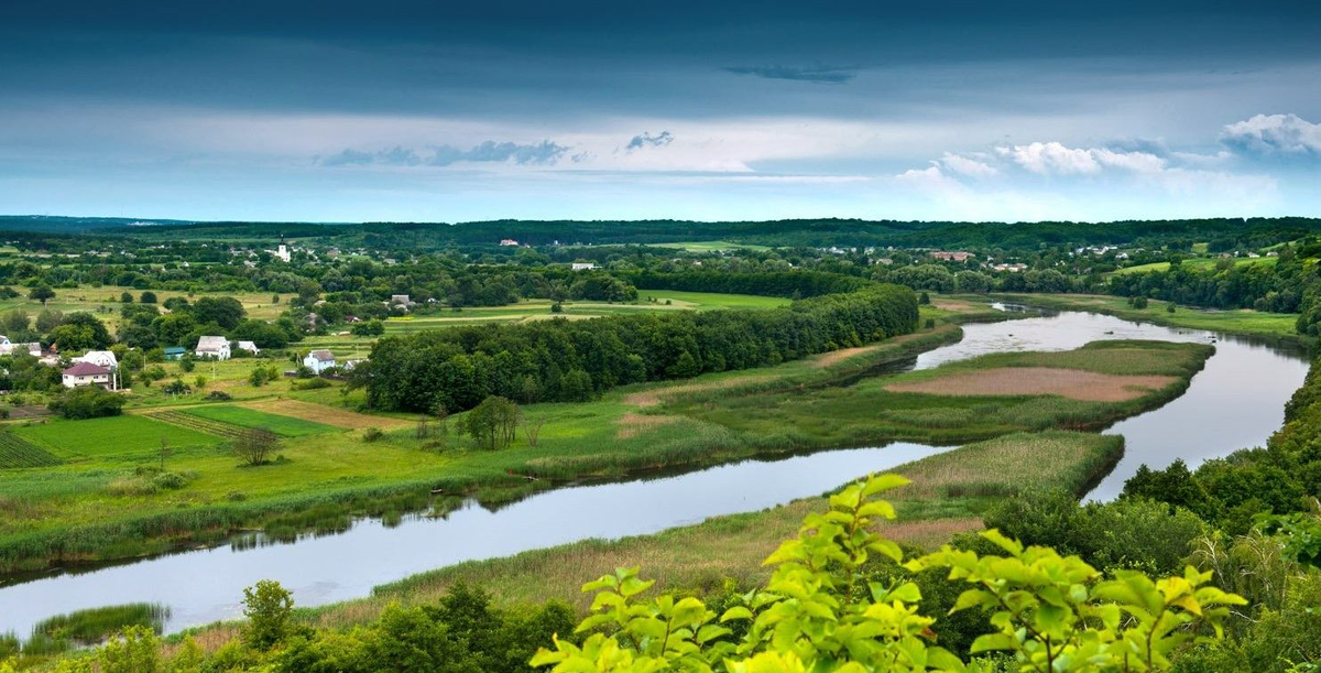 Река Рось сегодня. Слева была опасная Степь, справа Русь. Река обмелела за тысячу лет 
