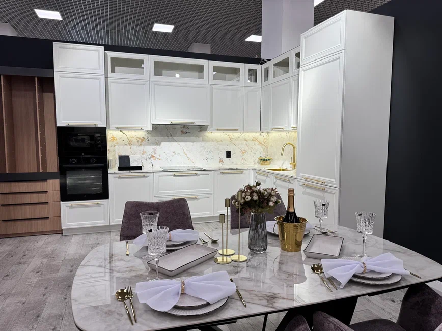 Образец представлен в шоуруме Эльсинор в МЦ Богатырь, Санкт - Петербург