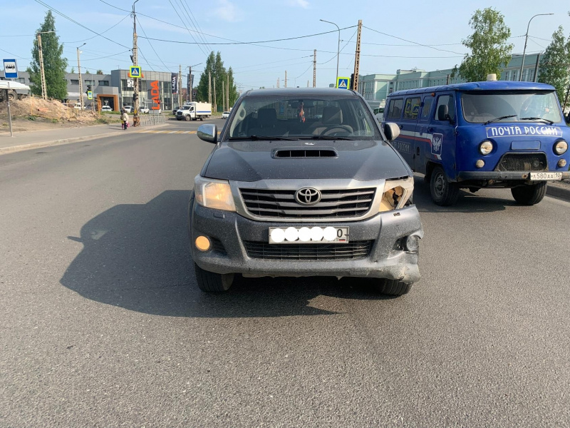    Появились фото с места аварии в Петрозаводске, где перевернулся пикапГосавтоинспекция Петрозаводска / ВК