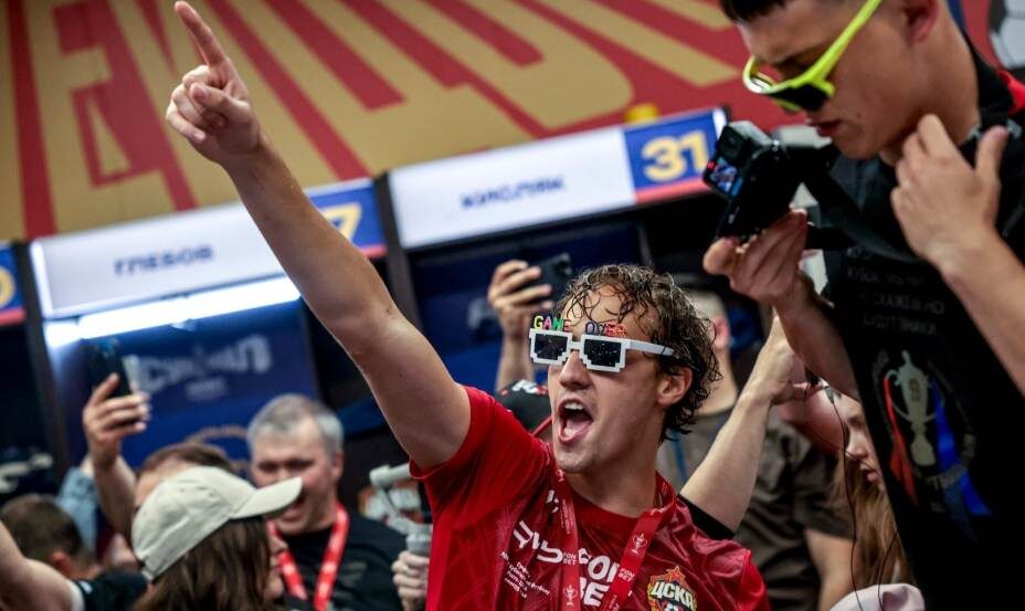    ЦСКА подхватил европейский тренд - отмечать победы в темных очках. Фото: РФС