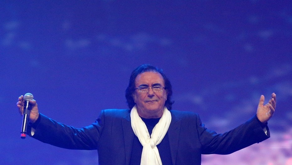    Певец Аль Бано во время выступления в Ледовом дворце. Автор фото: Руслан Шамуков/ТАСС