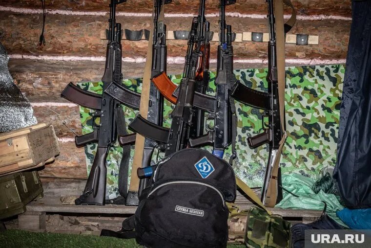 Силовика подозревают в краже как минимум пяти автомато Калашникова. Фото: Официальный портал Киева