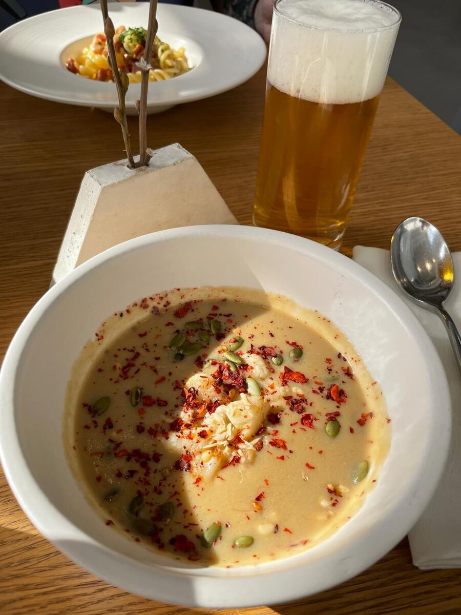 Суп из цветной капусты в ресторане в ГЭС-2 © "Покажу Москву"