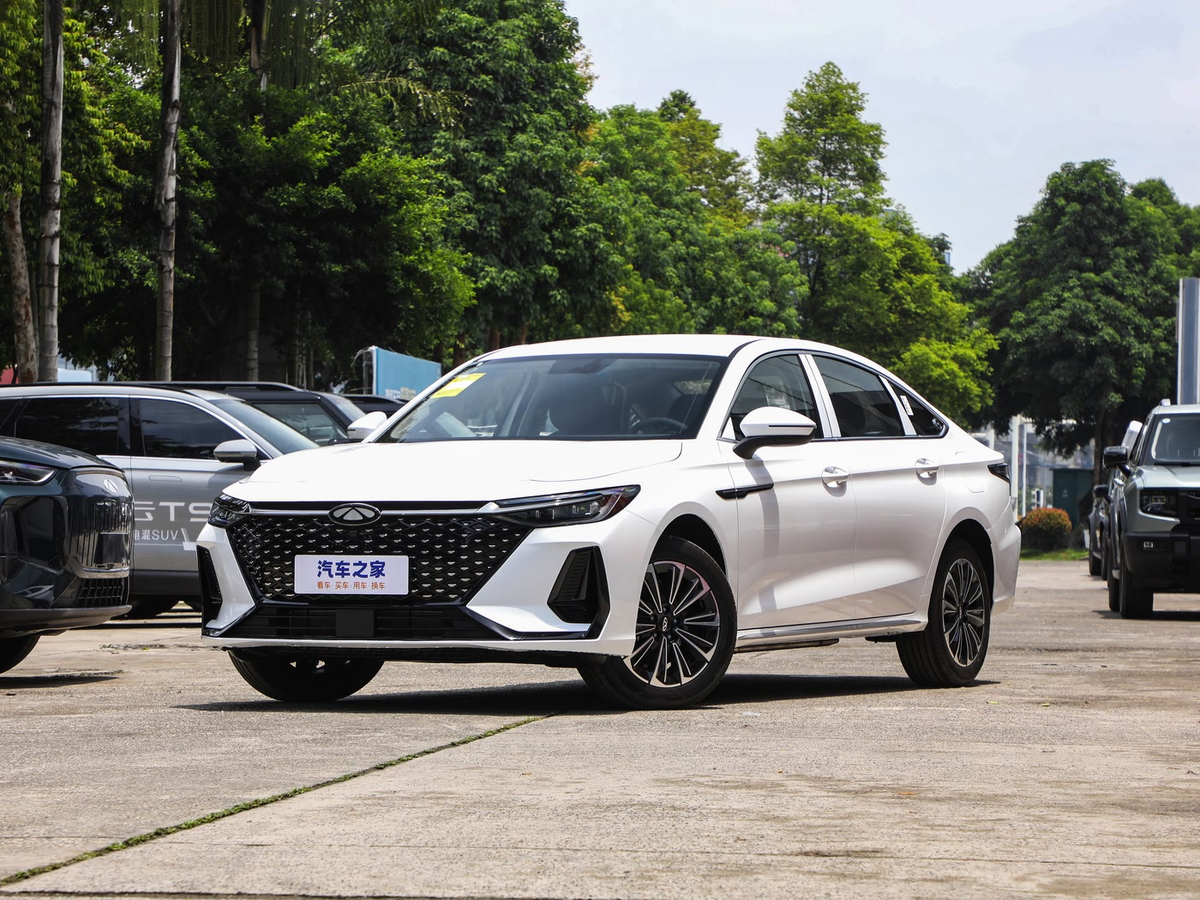 Chery Fengyun A8 с гибридной силовой установкой в базовом варианте исполнения