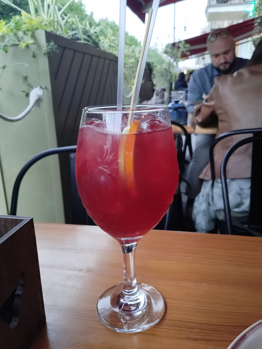 Сангрия с добавками была неплоха