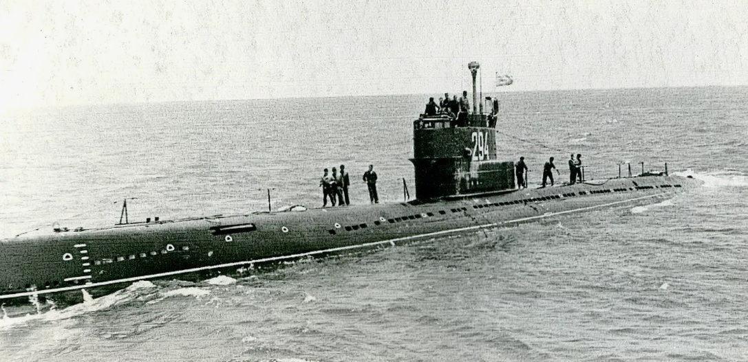 Подводная лодка 613 проект.  Фото:  forums.airbase.ru