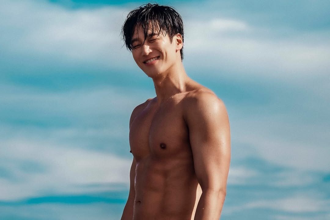     Как актёр Ан Бо Хён выложил фото топлес и стал героем мема