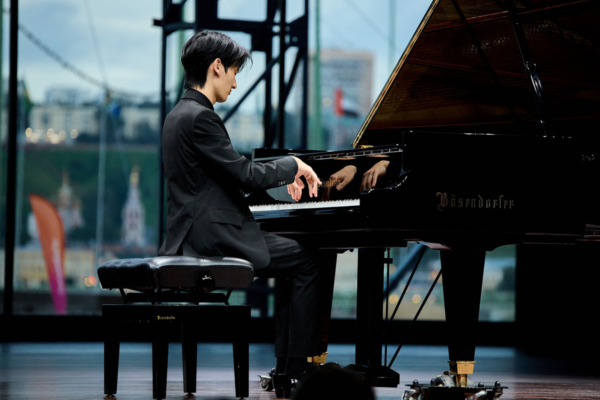    Санмин Ким во время концерта в «Пакгаузах»