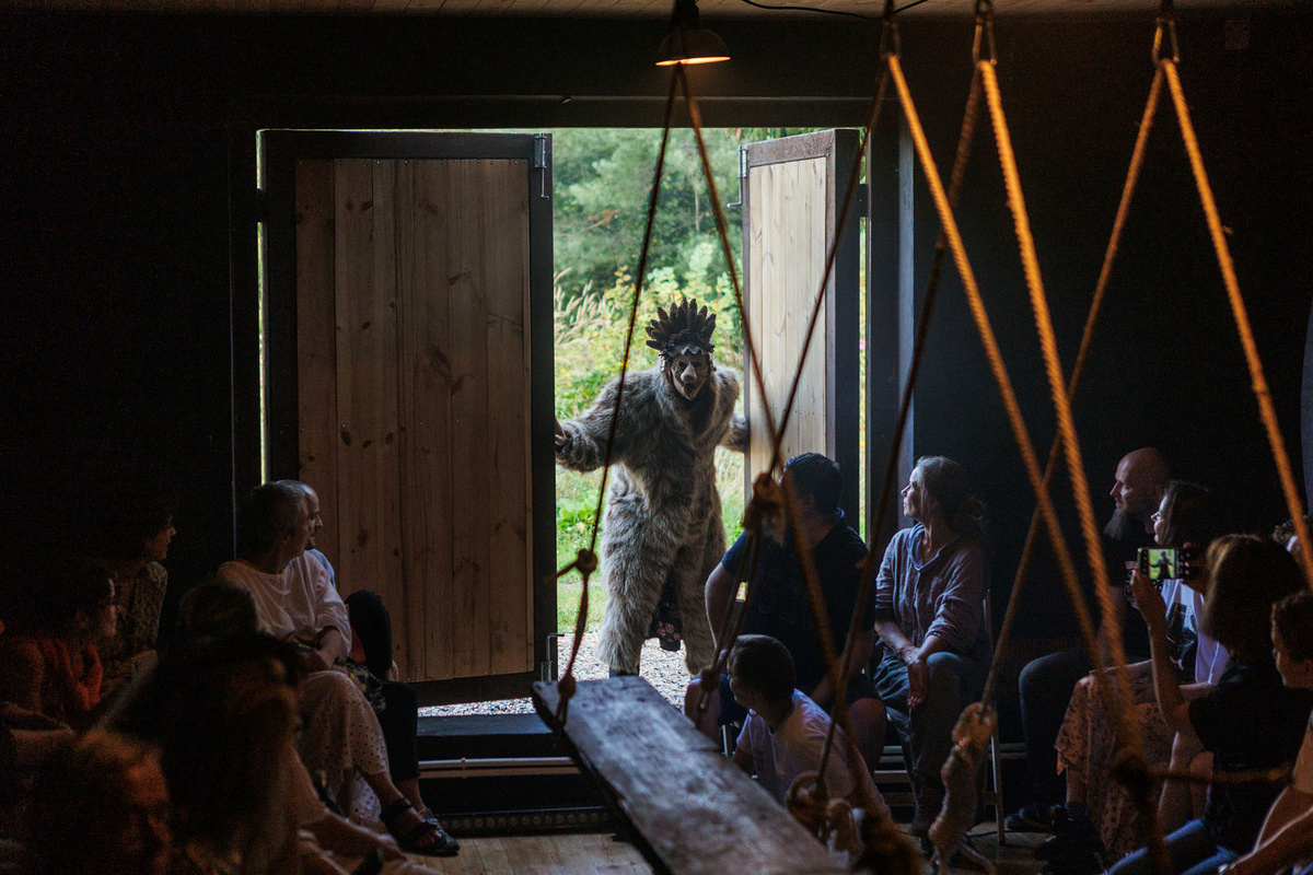    Спектакль на фестивале «Сенокос»