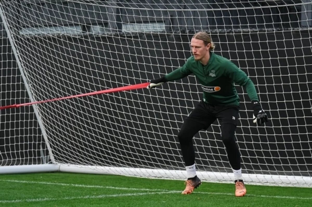    Экс-вратарь ФК «Краснодар» Сафонов еще должен бывшей жене около 600 рублей