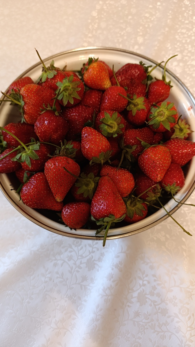 В Питере клубника подешевела.