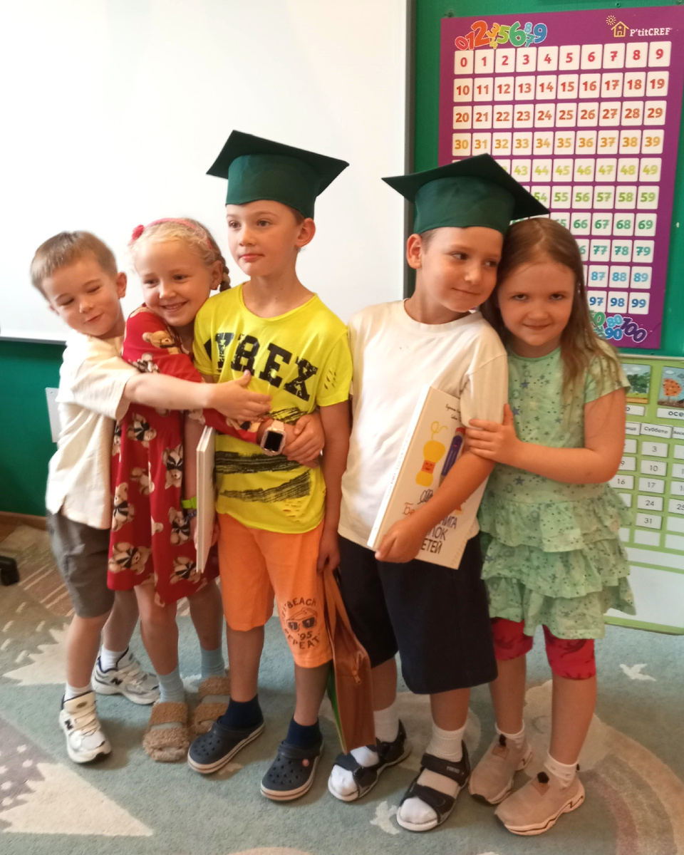 Выпускники детского сада P'titCREF 2025 года