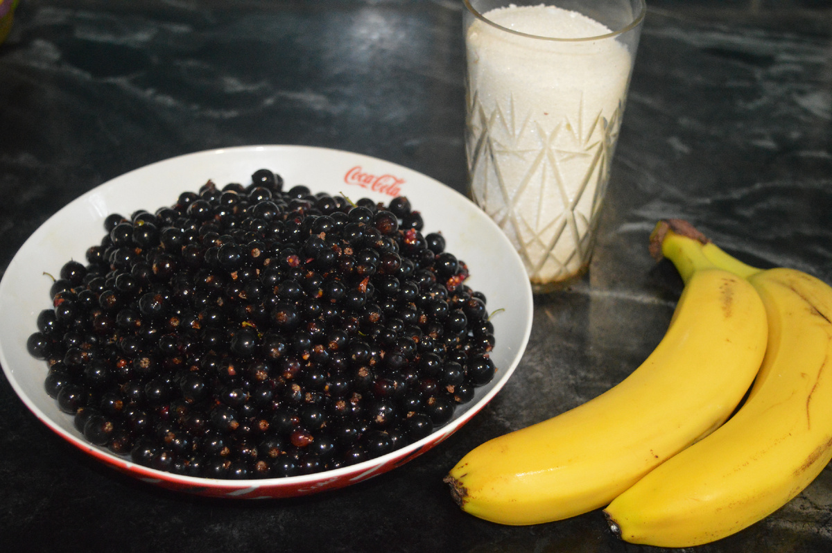 Варенье со смородиной и бананом. Шаг 1. 