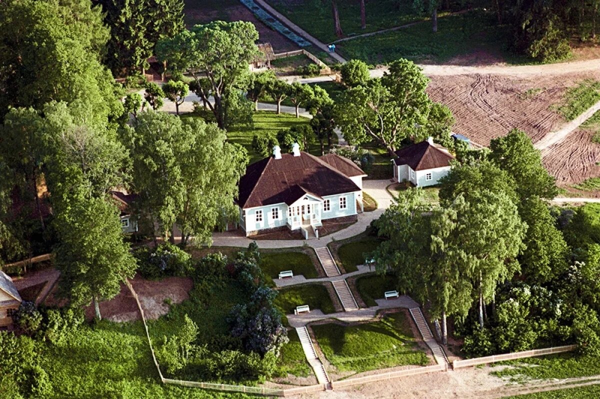    Усадьба «Михайловское» в Государственном музее-заповеднике А.С. Пушкина «Пушкинские горы». Псковская область.