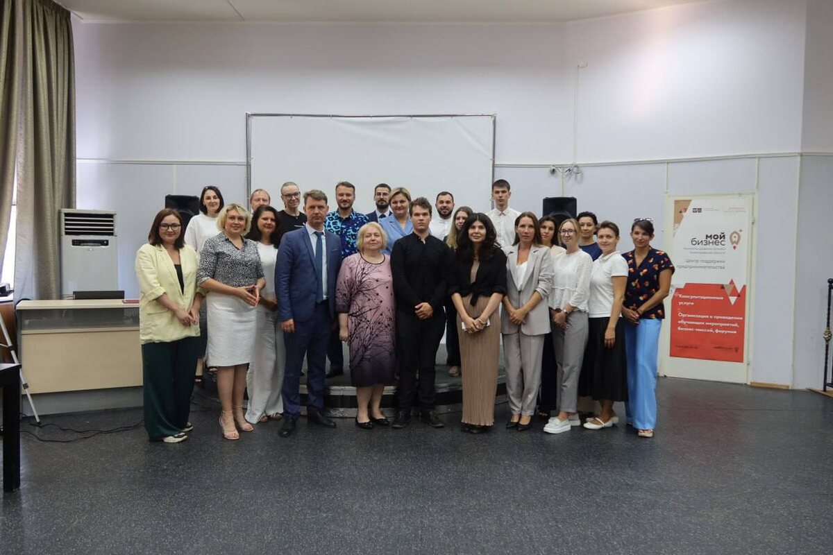  Эксперты и участники проекта «Азбука МСП» на финальной защите проектов, г. Саров.