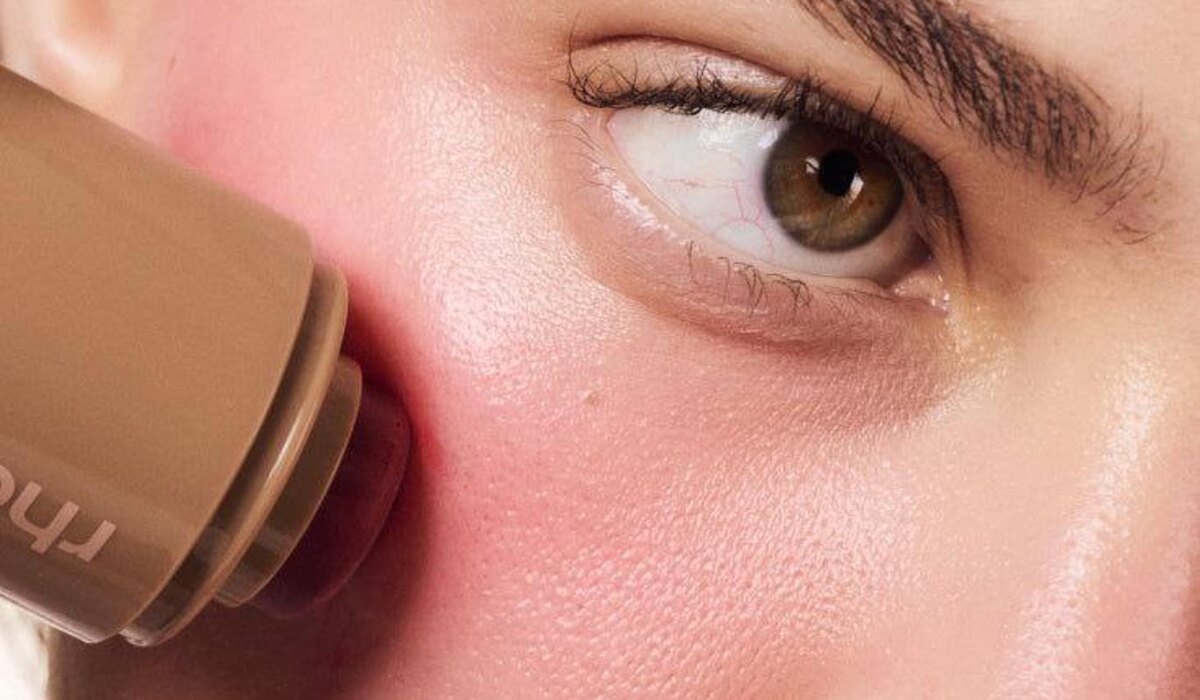     Как наносить ягодные румяна? Интервью со звездным визажистом Даной Лекус