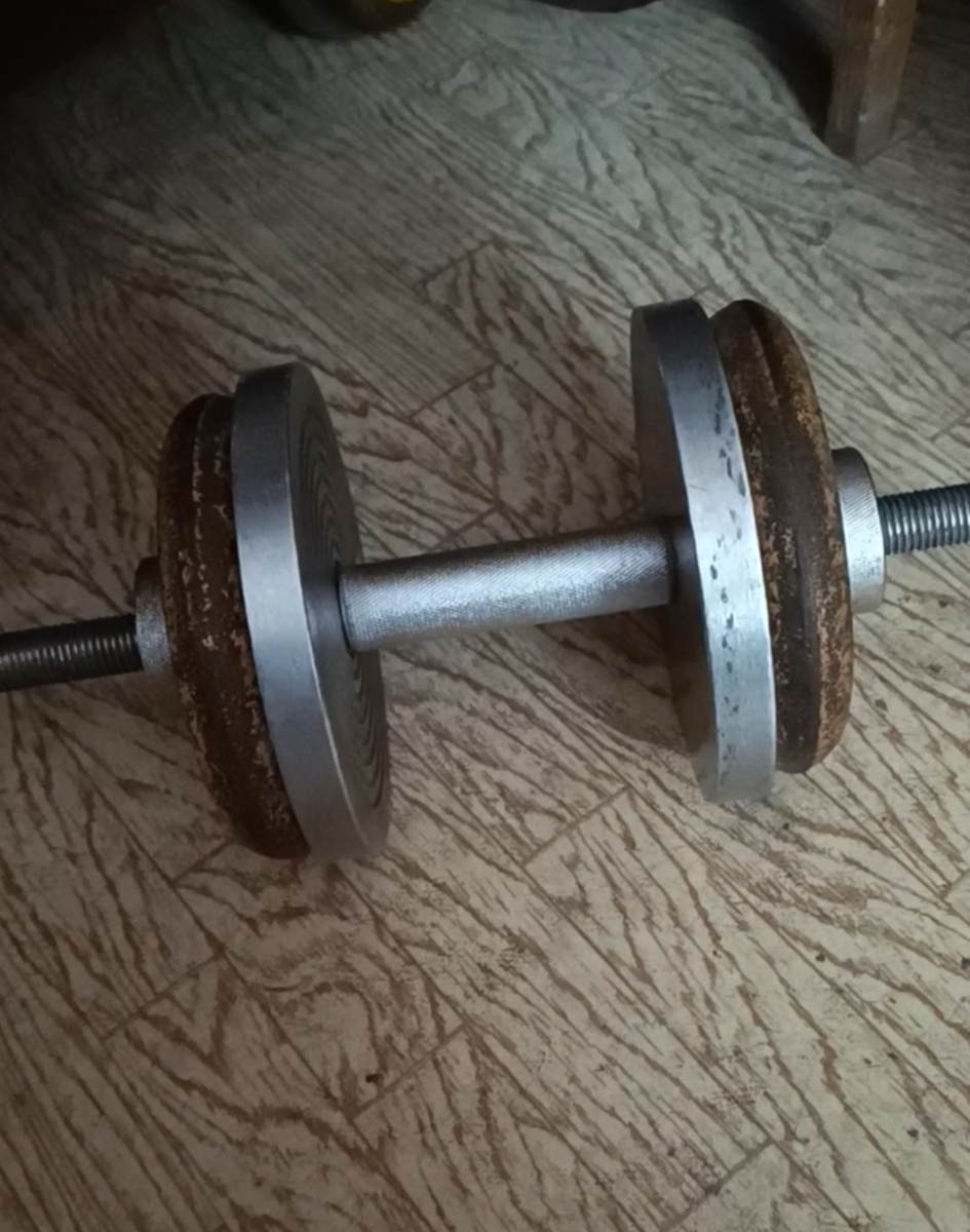 Профессиональный спорт, конечно будет приносить вред. Ну умеренные нагрузки, только принесут пользу.