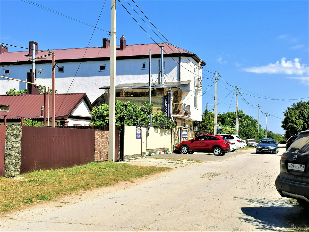 В продаже дом и гостиница.