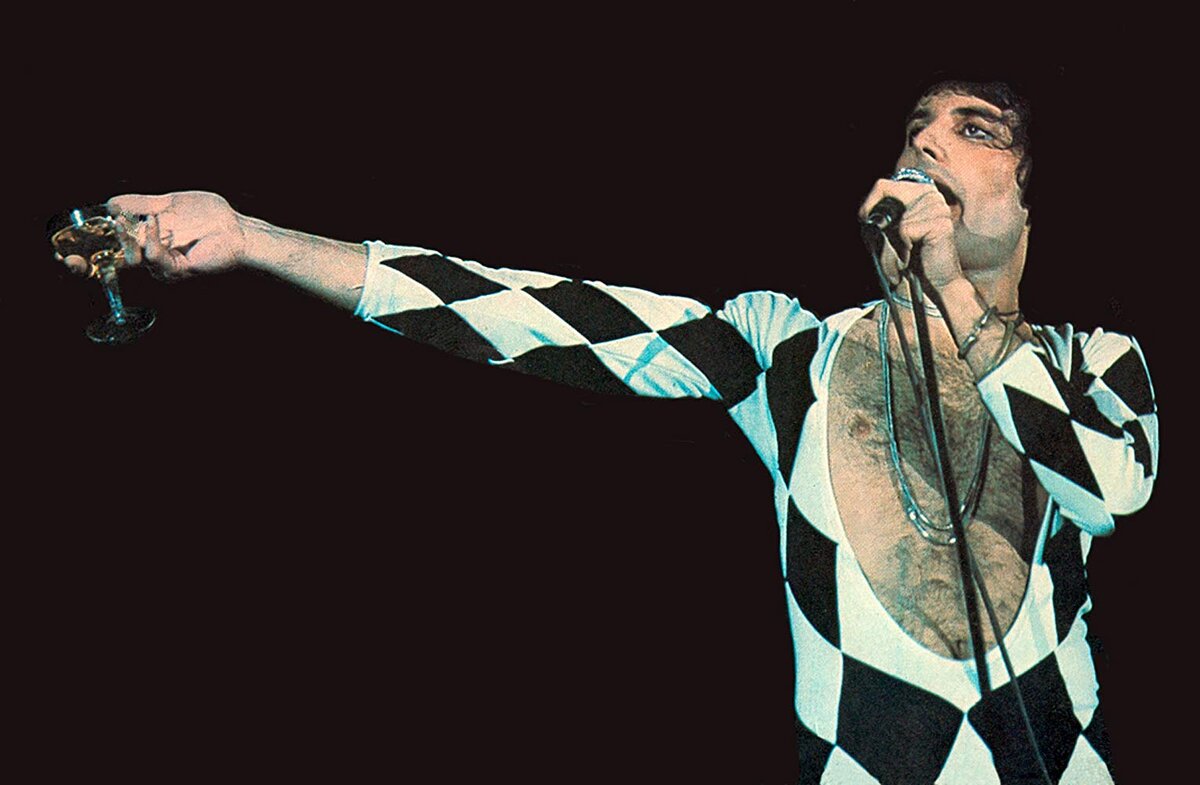 Фредди Меркьюри с самобытным вокалом