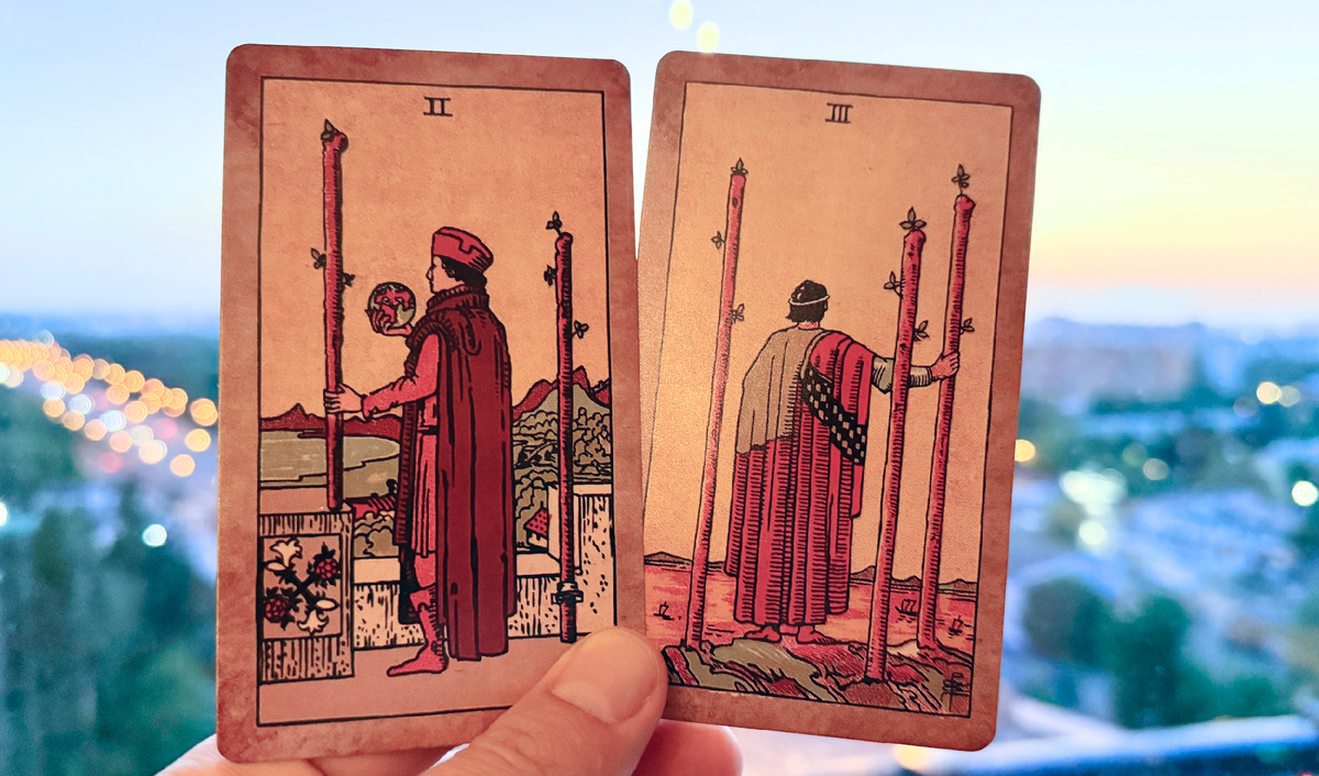 Двойка и Тройка Жезлов в Таро Уэйта