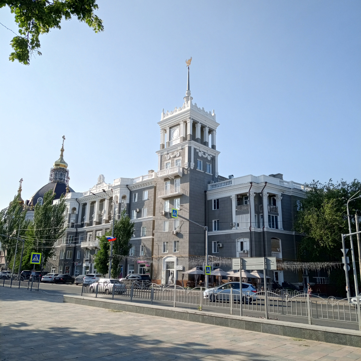 Фото автора. Восстановленный Дом со шпилем.