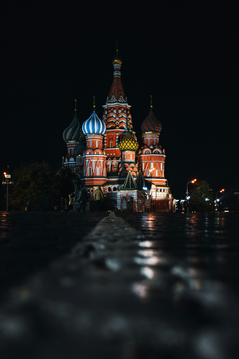 "Запевай, моя подруга
Запевай повеселей,
Чтобы это скучное времечко
Летело поскорей"(с) Фото: Unsplash