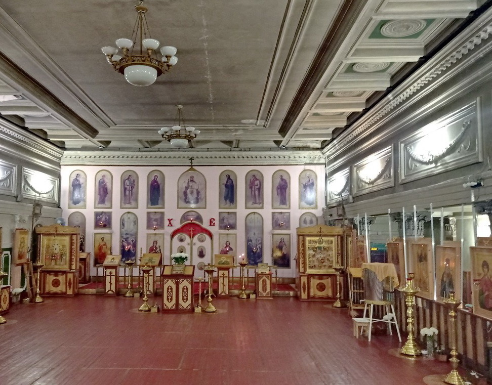 Временный храм в помещении старого ДК.