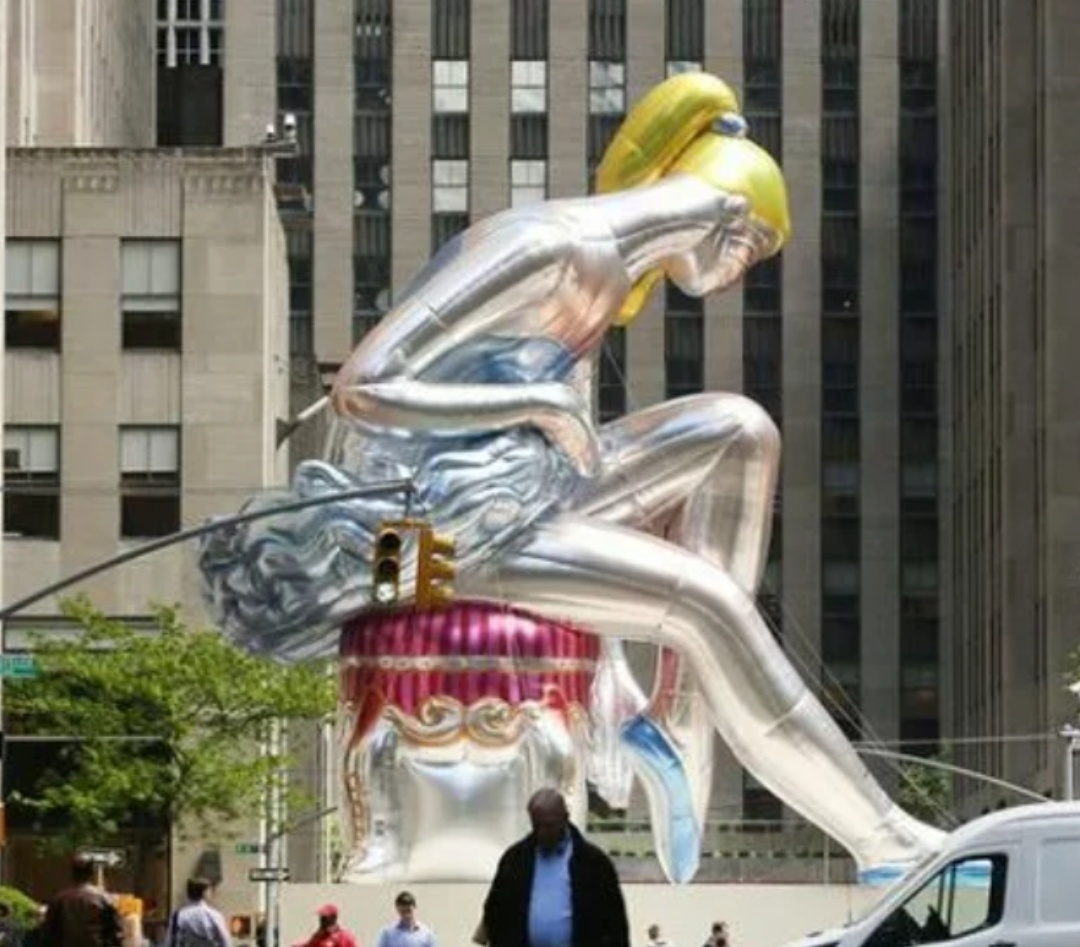 Скульптура у Рокфеллер-центра.