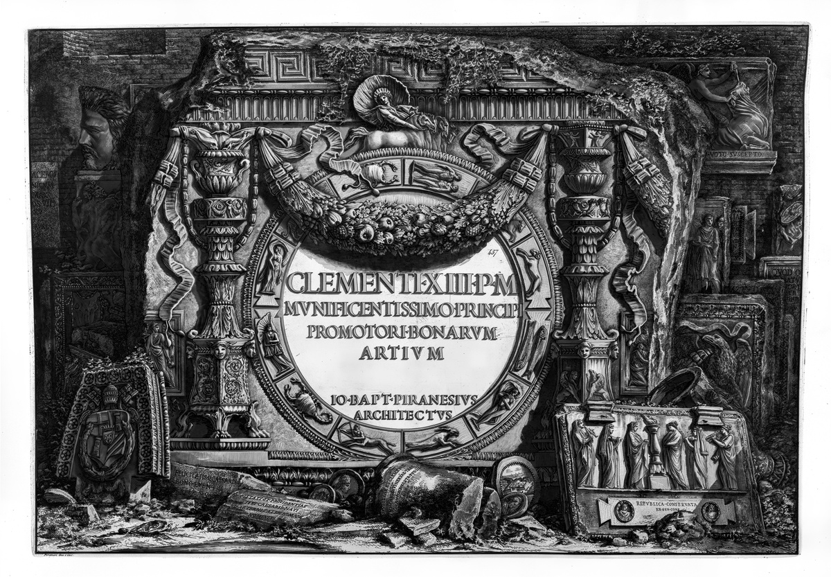 Фронтиспис. Среди фрагментов архитектурного декора — богато украшенная и обвитая гирляндами мраморная плита, в центре которой медальон с изображением знаков Зодиака вокруг него, а посередине — надпись в стиле рельефа:
«Clementi XIII P. M. Munificentissimo Principi Promotori Bonarum Artium Io. Bapt. Piranesius Architectus»
(«Посвящено благосклонному покровителю прекрасных искусств Его Святейшеству Папе Клименту XIII — Иоанн Баттиста Пиранези, архитектор»).