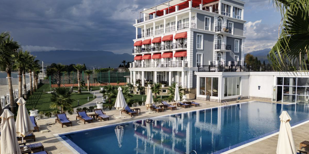 Абхазия. Список самых популярных отелей, куда покупают туры на лето 2025